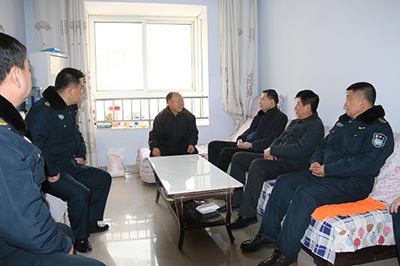 总经理王新卫慰问困难职工