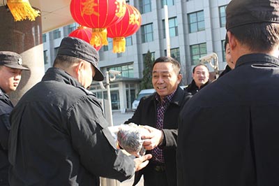 领导春节慰问保安队员