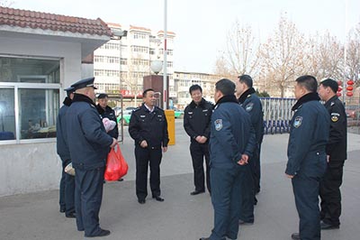 领导春节慰问保安队员